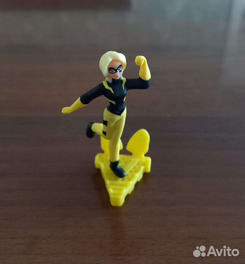 Игрушки из киндера леди баг и супер кот