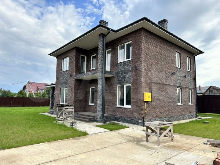 Дом 220 м² на участке 9 сот.