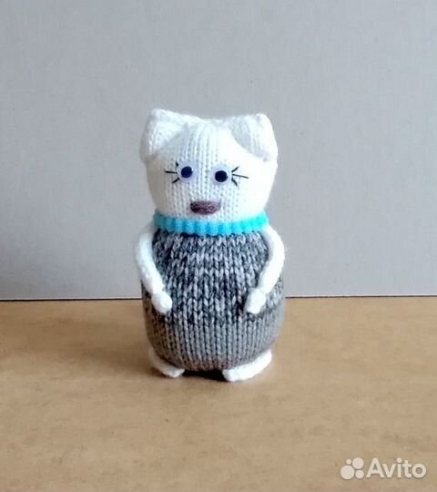 Вязаные котики ручной работы