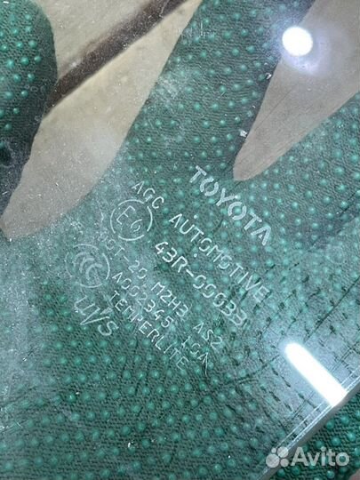 Стекло задней левой двери Toyota Highlander 2