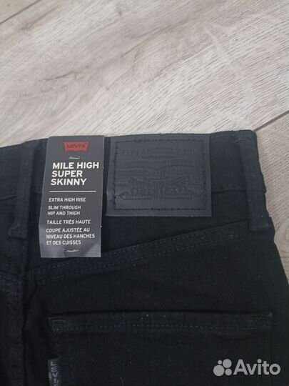 Джинсы женские levis 25 /32