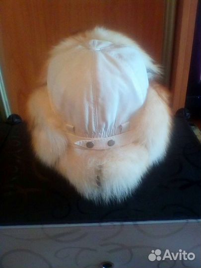 Шапка натуральная кожа по бокам песец,новая