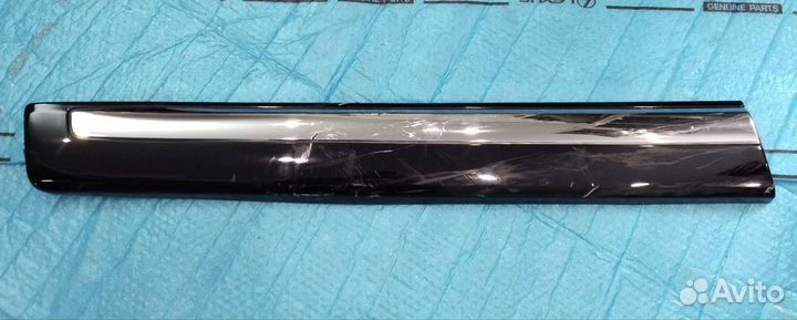 Молдинг Lc 200 водительской двери черный Оригинал