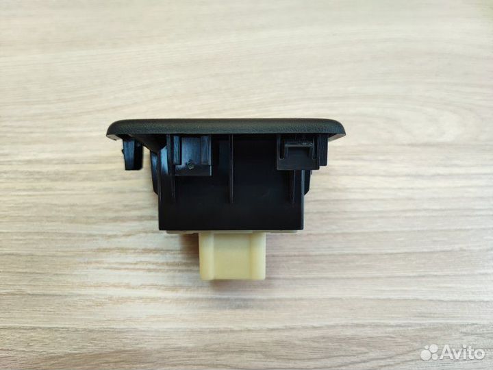 Кнопка стеклоподъемника передняя правая Renault