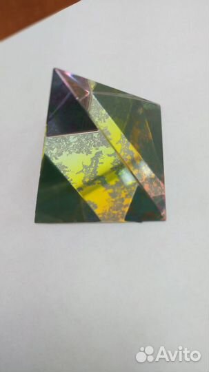 Пирамида из стекла