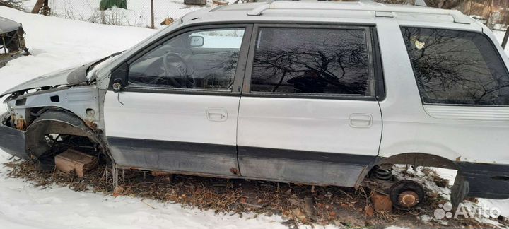 Mitsubishi Space Wagon 2.0 МТ, 1996, битый, 300 000 км