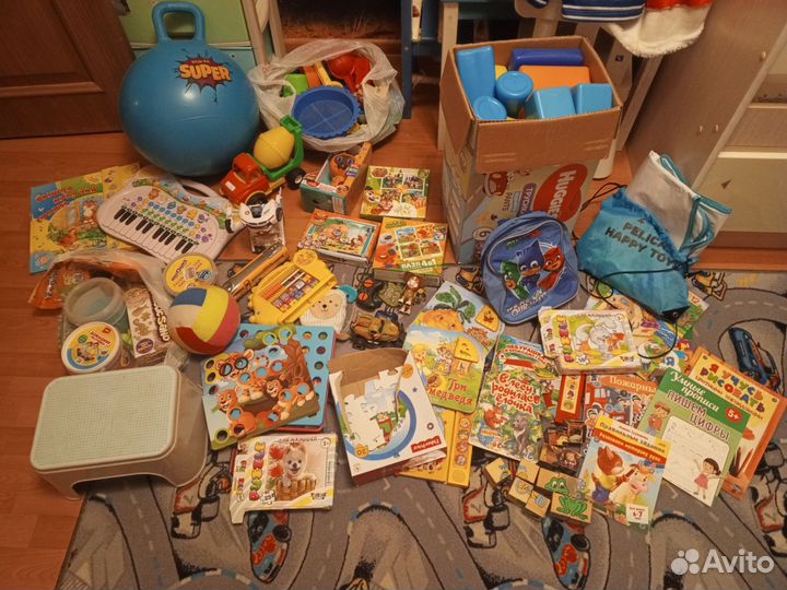 Игрушки,качели и горшок для ребенка пакетом