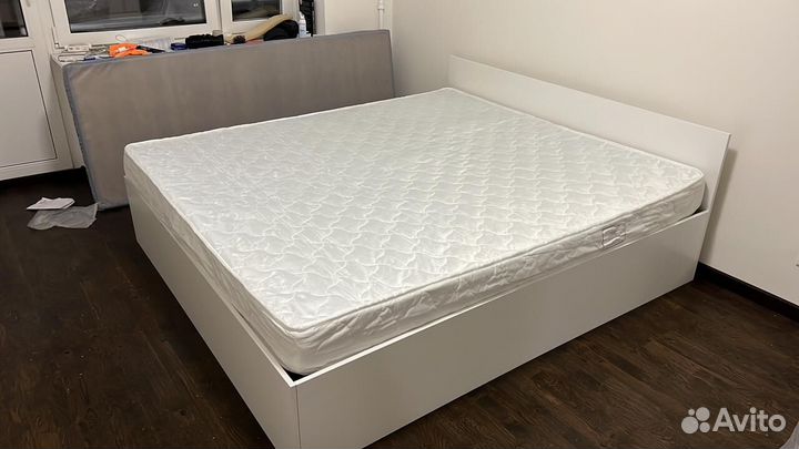 Кровать с матрасом