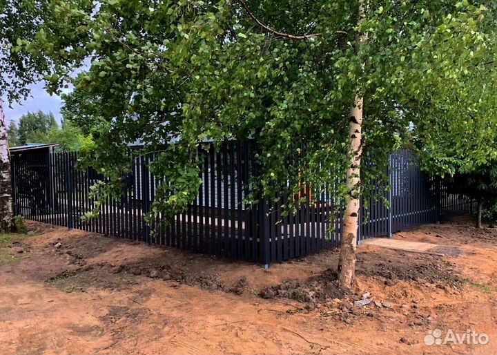 Забор из профнастила, откатные ворота