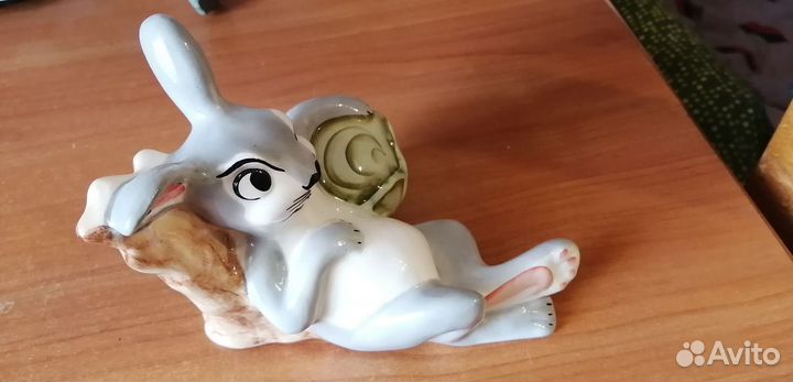 Фигурка зайца
