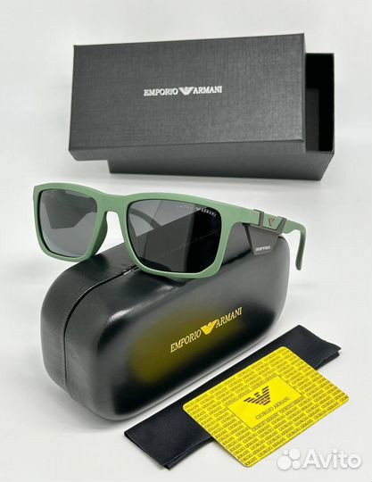 Солнцезащитные очки Emporio Armani