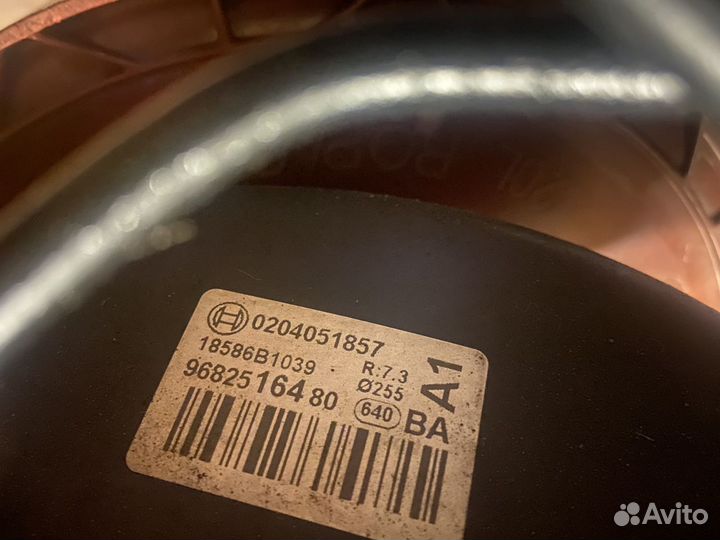 Вакуумник в сборе с гтц Peugeot 308