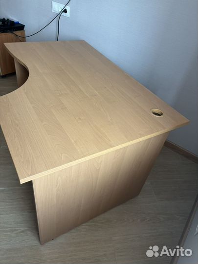 Офисная мебель стол