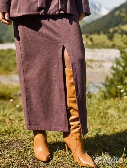 Костюм женский с юбкой 44 размер