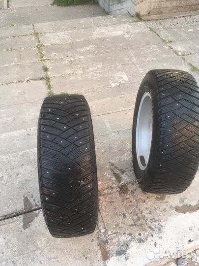 Goodyear UltraGrip Ice Arctic SUV 215/65 R16