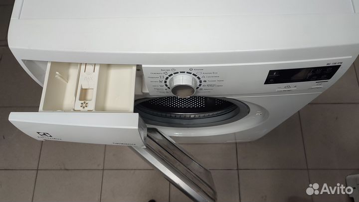 Стиральная машина Electrolux 5кг гарантия пол года