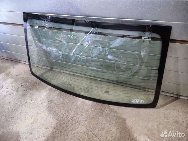 Рено Логан стекло заднее