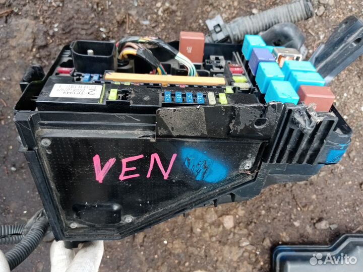 Блок предохранителей на Тойота Венза 2015 год