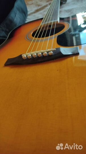 Акустическая гитара