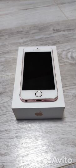 iPhone SE, 32 ГБ