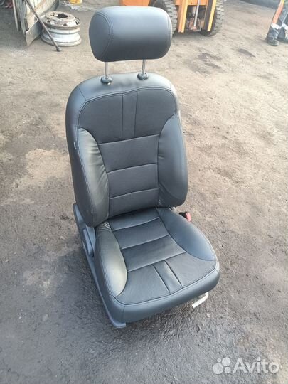 Эмгранд переднее левое сидение кожа механика