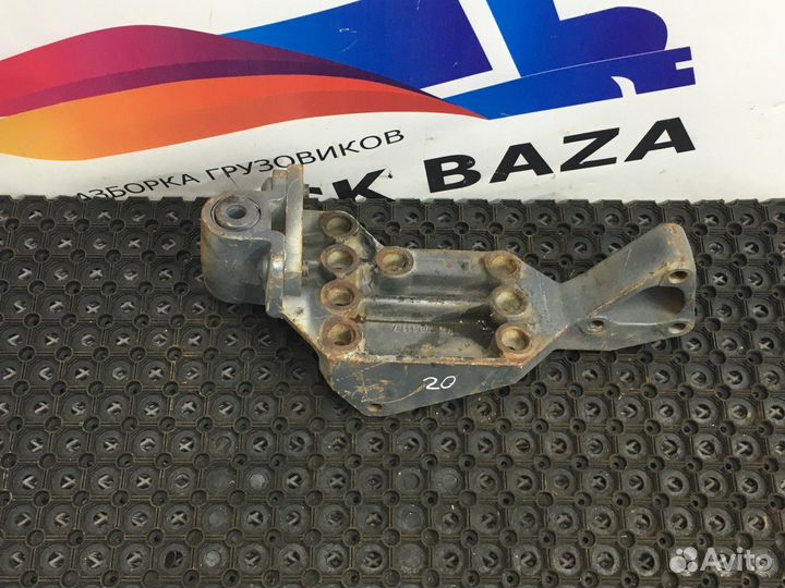 20467742 Кронштейн передней рессоры левый