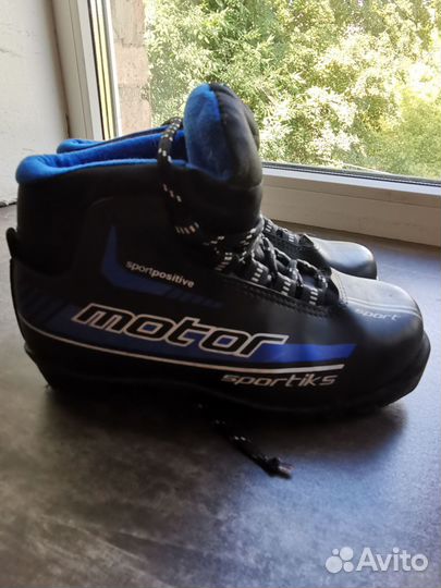 Лыжные ботинки р. 34 крепление NN