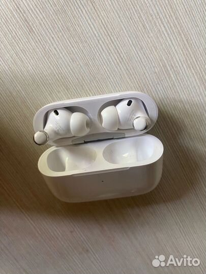 Беспроводные наушники apple airpods