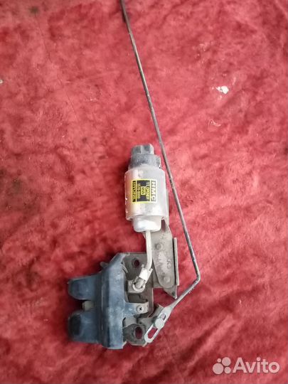 Замок крышки багажника Hyundai Sonata EF