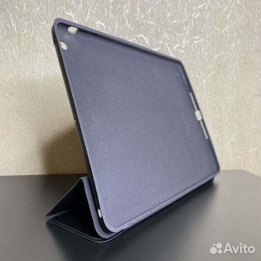 iPad. Защитные стекла и чехлы