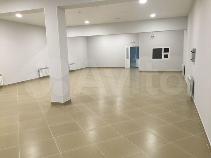 Торговое помещение, 2400 м²