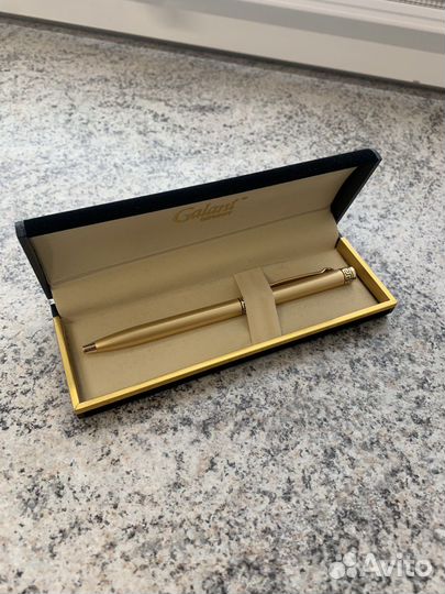 Ручка шариковая подарочная