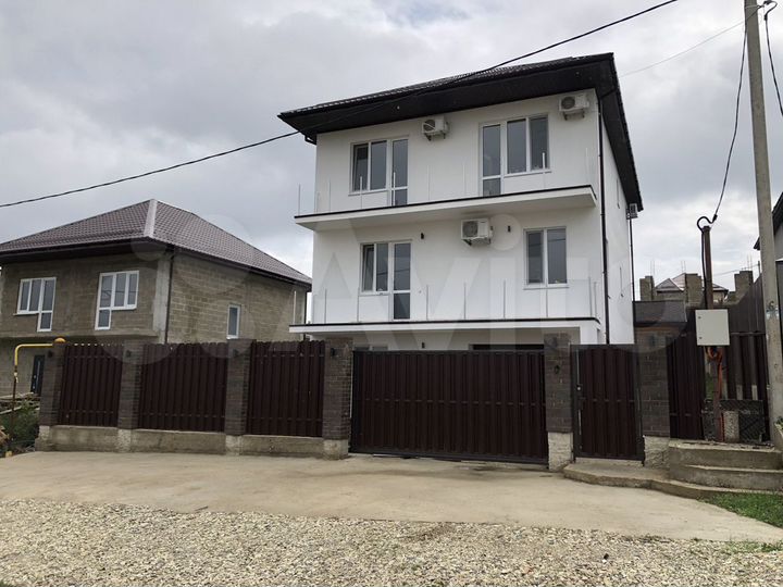 Дом 258 м² на участке 4 сот.