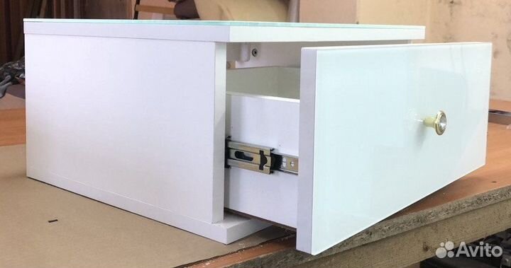 Тумба подвесная с белым стеклом