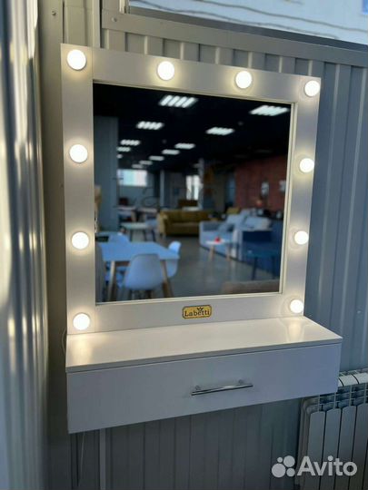 Зеркало с лампами+навесная тумба (в наличии)