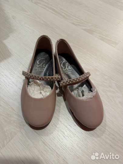 Туфли для девочки новые