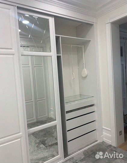 Шкаф купе на заказ от производителя с зеркалом