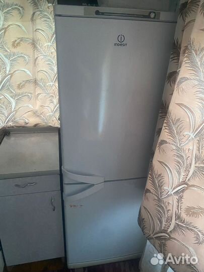 Холодильник indesit