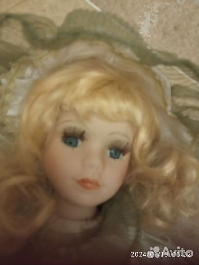 Кукла фарфоровая 40см