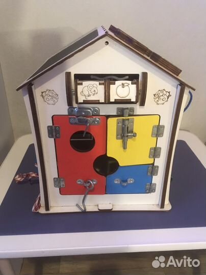 Бизиборд домик