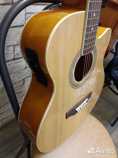 Электро акустическая гитара с чехлом