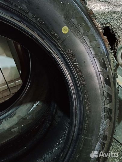 Bridgestone Blizzak Spike-01 235/60 R16 100T