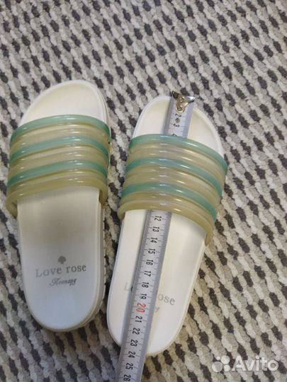 Шлепанцы новые 37 размер