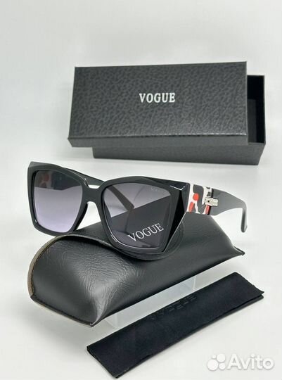Солнцезащитные очки vogue