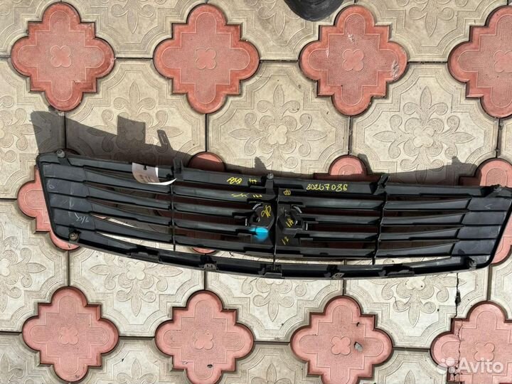 Решетка радиатора Ниссан Скайлайн v36