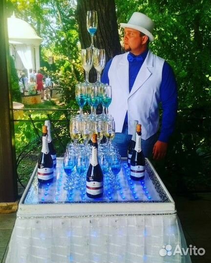 Пирамида из бокалов.Горка шампанского.Каскад