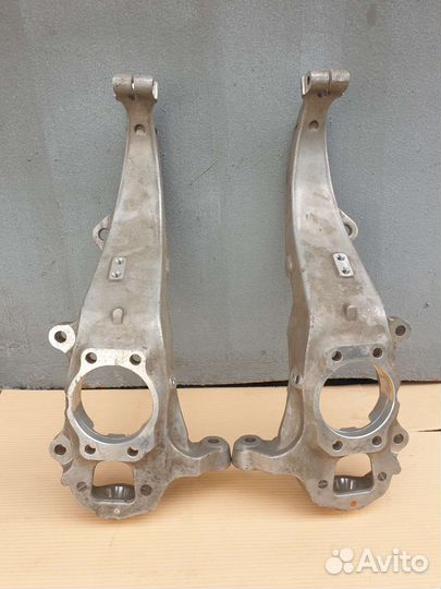 Кулак передний Infiniti Ex35 J50 VQ35HR новый