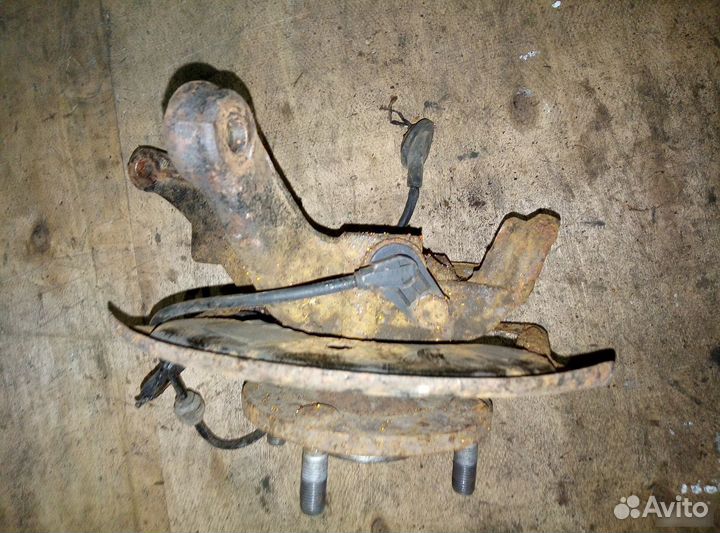 Кулак передний Nissan Almera classic