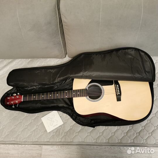 Акустическая гитара fender.Чехол, струны, педаль