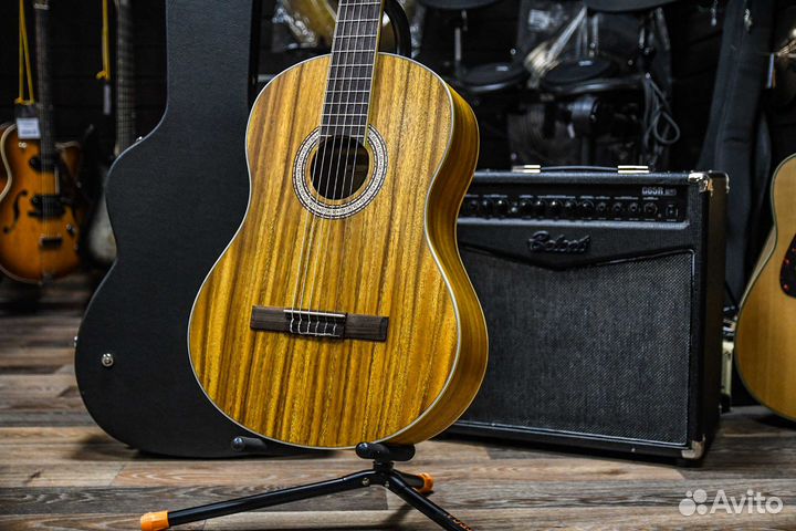 Классическая гитара Sevillia + Аксессуары